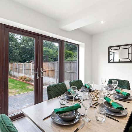 Walsall - 4 Bedroom House, Wi-Fi, Garden , Sleeps 8 - Jrr Stays Bescot ภายนอก รูปภาพ