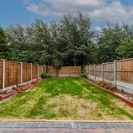 Walsall - 4 Bedroom House, Wi-Fi, Garden , Sleeps 8 - Jrr Stays Bescot ภายนอก รูปภาพ