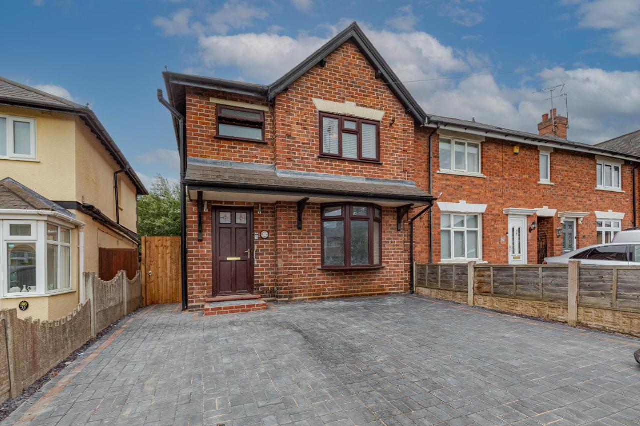 Walsall - 4 Bedroom House, Wi-Fi, Garden , Sleeps 8 - Jrr Stays Bescot ภายนอก รูปภาพ
