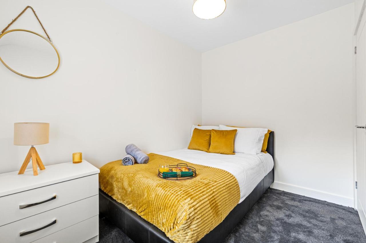 Walsall - 4 Bedroom House, Wi-Fi, Garden , Sleeps 8 - Jrr Stays Bescot ภายนอก รูปภาพ