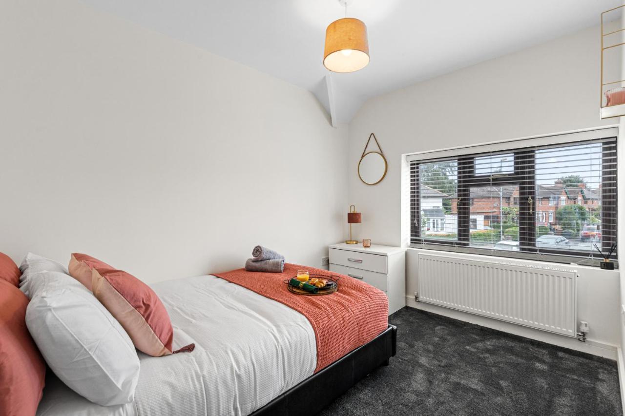 Walsall - 4 Bedroom House, Wi-Fi, Garden , Sleeps 8 - Jrr Stays Bescot ภายนอก รูปภาพ